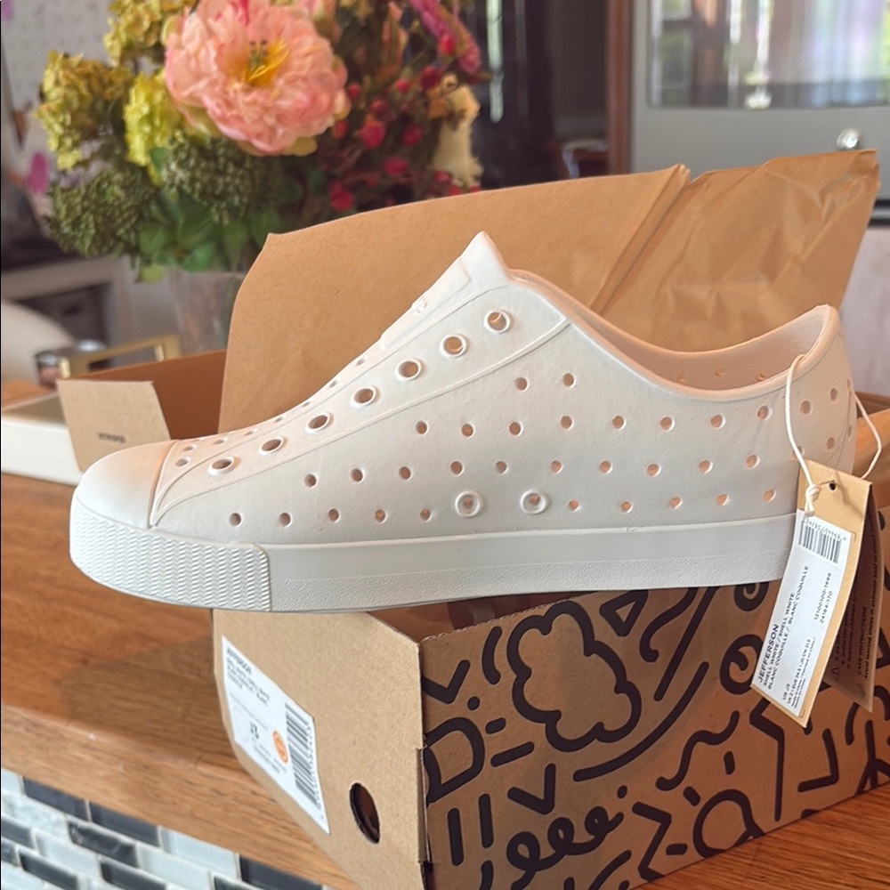 Native White Sneakers with Classic Lace-Up Design